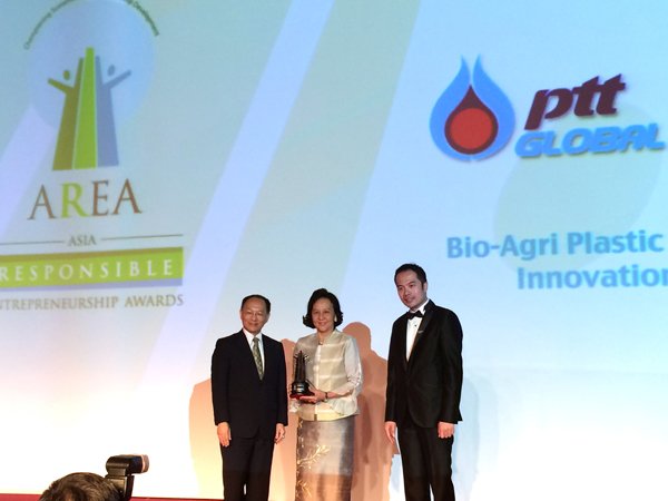 พีทีที โกลบอล เคมิคอล รับรางวัล ASIA RESPONSIBLE ENTREPRENEURSHIP AWARDS 2015 ประเภท Green Leadership Award